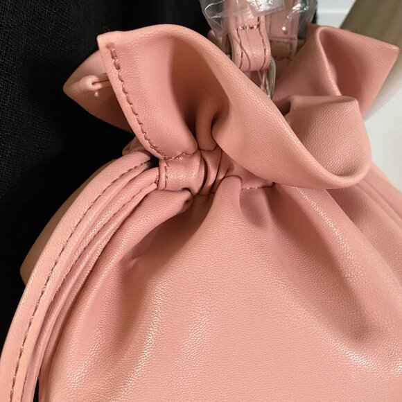 Women's sporty faux leather pink drawstring bag - Picture 4 of 6